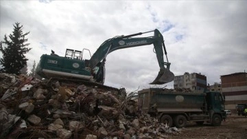 Hatay'da bina yıkım ve enkaz kaldırma çalışmaları 30 mahallede sürüyor