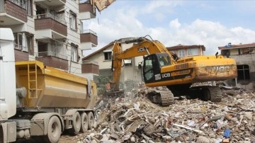 Hatay'da bina yıkım ve enkaz kaldırma çalışmaları 59 mahallede sürdü