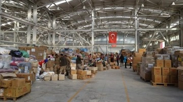 Hatay'da depremzedelere yaklaşık 5 bin 500 tır yardım ve 100 bin çadır ulaştırıldı