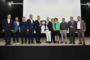 Hataylılardan Esenyurt Belediye Başkanı Bozkurt’a teşekkür plaketi
