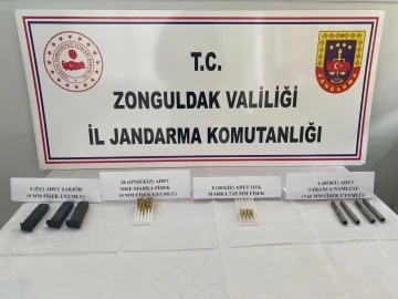 Havalimanındaki valizden silah çıktı
