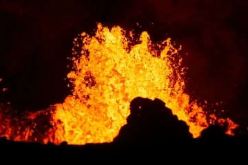 Hawaii’de Kilauea Yanardağı faaliyete geçti
