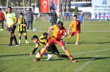 Hayallerinin takımına Antalya’da rakip oldular
