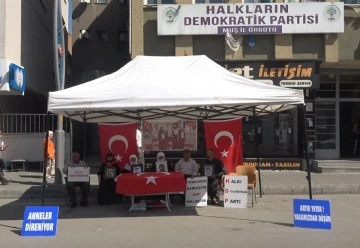 HDP önündeki evlat nöbeti devam ediyor
