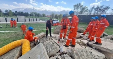 Hedef 100 bin Kişiye Depremde Arama ve Kurtarma Eğitimi
