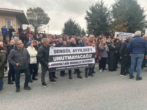 Hemşire Şengül Ayyıldız’ın sevenleri sağlık ocağı önünde basın açıklaması yaptı