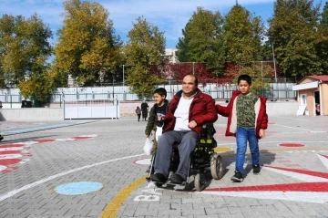 Herkes onu ’koca yürekli baba’ diye tanıdı: Gündeme gelen baba İHA’ya konuştu
