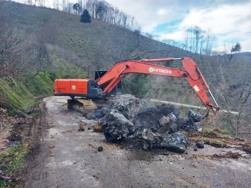 Heyelan sonrası çalışmalar hızla devam ediyor
