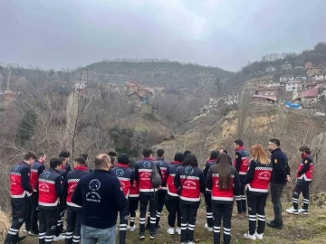 Heyelanın olduğu bölgede afet dersi işlediler
