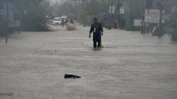 Hindistan'da 108 köyü sular altında bırakan sel, 115 binden fazla kişiyi etkiledi