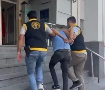 Hırsızın kargo aracını çalma anı kamerada
