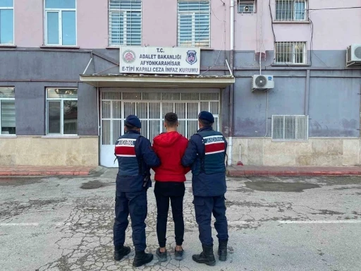 Hırsızlık suçundan aranan şahsı jandarma yakaladı
