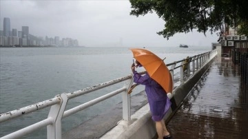 Hong Kong'da "Talim Tayfunu" nedeniyle okullar ve borsa geçici olarak kapatıldı