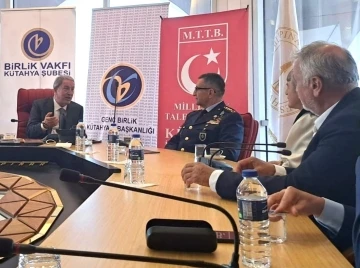 Hulusi Akar, faaliyetleri sebebiyle Başkan Özdemir’i tebrik etti
