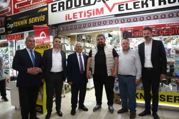 Hunat Çarşısı esnafını ziyaret eden Büyükkılıç’tan birlik, beraberlik mesajı
