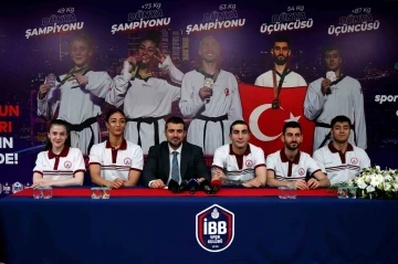 İBBSK Genel Sekreteri Erdem Arslanoğlu, Dünya Tekvando Şampiyonası’nda madalya alan sporcularla buluştu
