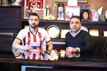 İbrahim Akdağ resmen Sivasspor’da
