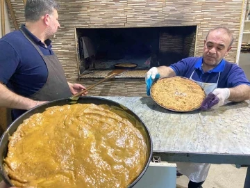 İftar ve sahur sofralarının vazgeçilmezi tahinli pide
