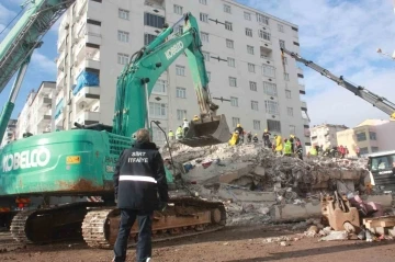 İhsami Apartmanı’ndan 27 yaralı, 19 cansız beden çıkartıldı
