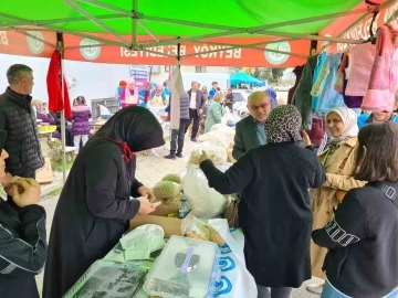 İhtiyaç sahipleri için kendi ürünlerini sattılar
