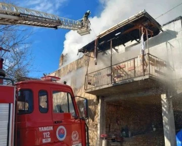 Karabük'te iki katlı ev yangında kül oldu