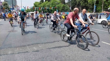 İki kıta arasında çevre için pedala bastılar
