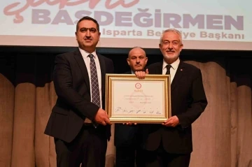 İkinci kez seçilen Şükrü Başdeğirmen mazbatasını aldı
