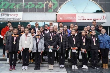 İl Müdürü Öztürk, şampiyon sporcuları tebrik etti
