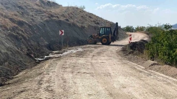 İlçelerde bağlantı yollarının ulaşımı iyileştiriliyor
