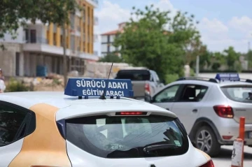 İlk araç sürüşünde &quot;Eş ve babadan hoca olmaz&quot; uyarısı
