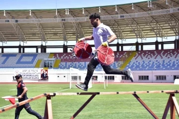 İlk kez düzenlenen üniversitelerarası itfaiye oyunlarını Ardahan ekibi kazandı
