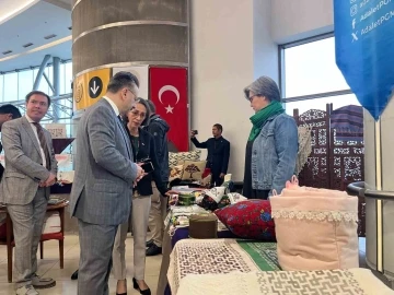 “İlmek İlmek dokunmuş hayatlar, kadınların elleriyle özgürleşiyor” sergisi
