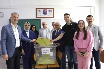 İnegöl Belediye Başkanı Alper Taban oyunu kullandı
