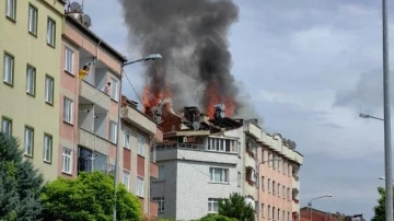 İnegöl'de, apartmanın çatısında çıkan yangın söndürüldü