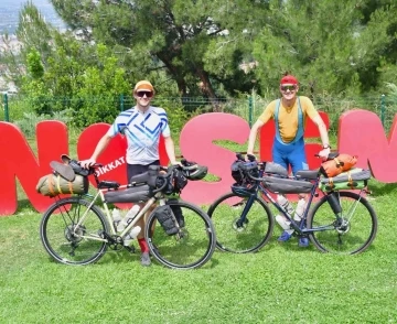 İngiliz baba-oğul depremzedelere destek için binlerce kilometre pedal çeviriyor
