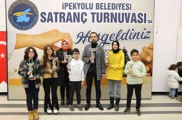 İpekyolu’nda satranç turnuvasının kazananları belli oldu
