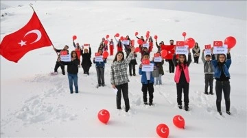 İran sınırındaki öğrenciler, yarıyıl tatili öncesi şehitlere özel program düzenledi