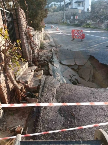 İsale hattı patladı, ev ve bahçeleri su bastı
