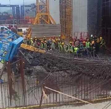 İşçi Bayramı’nda çalışırken demirlerin altında kaldılar: 3 yaralı
