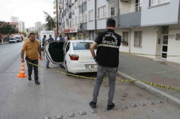 İşe gitmek için bindiği otomobilinde tabancayla vuruldu
