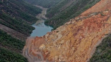 İslahiye'de depremin ardından meydana gelen heyelan vadide doğal gölet oluşturdu