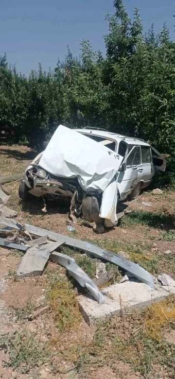 Isparta’da kontrolden çıkan otomobil elektrik direğine çarptı: 1 yaralı
