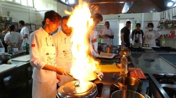 İsrafa dikkat çekmek isteyen İtalyan ve Ürdünlü gençler artık malzemelerle hünerlerini sergiledi
