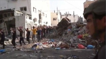 İsrail ordusu yine "silahlarıyla teslim olan terörist kurgusu" yaptı