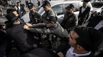 İsrail polisi, zorunlu askerliği protesto eden Haredi Yahudilerine müdahale etti