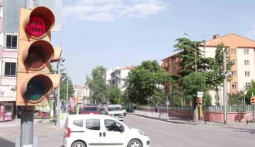 İsrail, trafik lambalarına yazılan yazı ile protesto edildi
