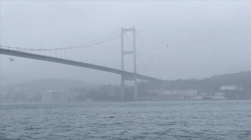 İstanbul Boğazı'nda hafif sis etkili oluyor