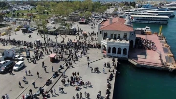 İstanbul’da Adalar İskelesi’nde bayram yoğunluğu