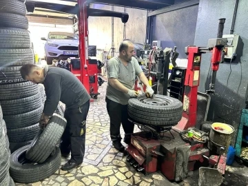 İstanbul’da kış lastiği zorunluluğuna günler kala lastikçilerde değişim yoğunluğu
