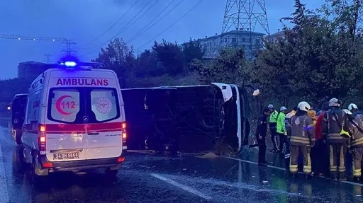 İstanbul Esenler'de yolcu otobüsü yan yattı: 2 ölü, 15 yaralı